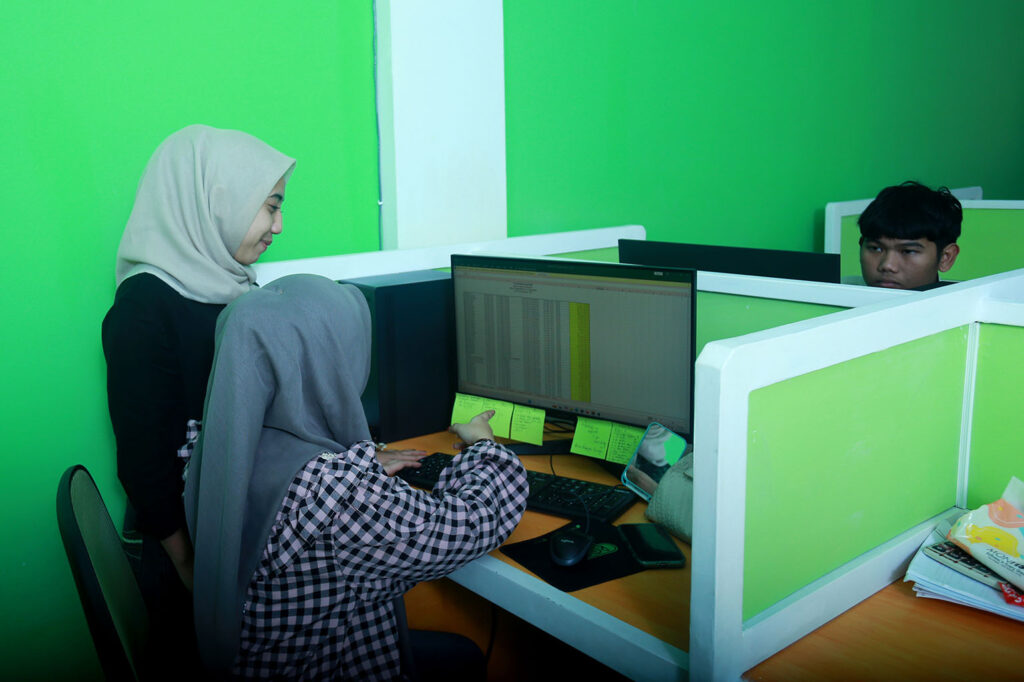 Aktivitas harian di kantor